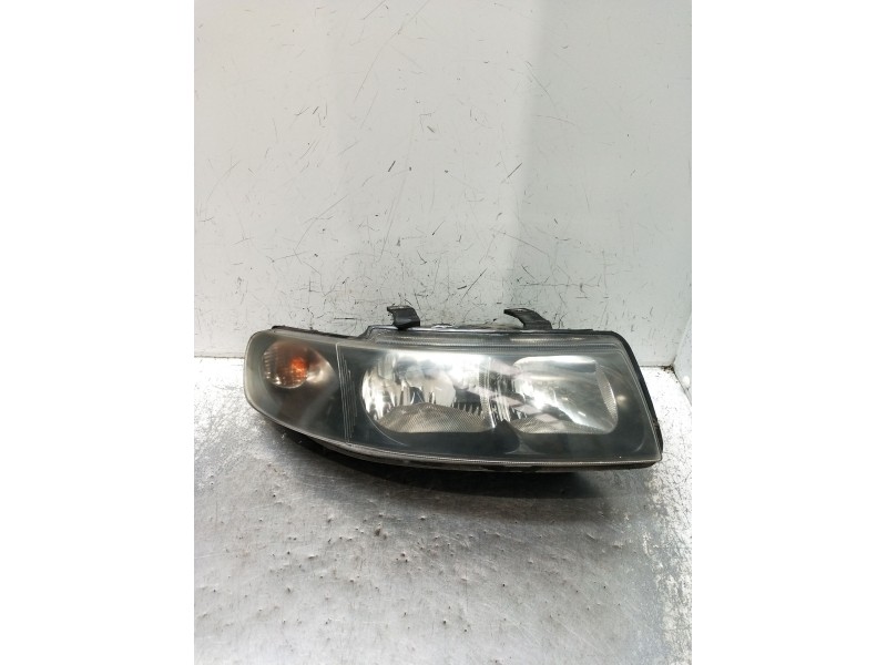 Recambio de faro derecho para seat leon (1m1) 1.9 tdi referencia OEM IAM 1M1941016 67742705 1999
