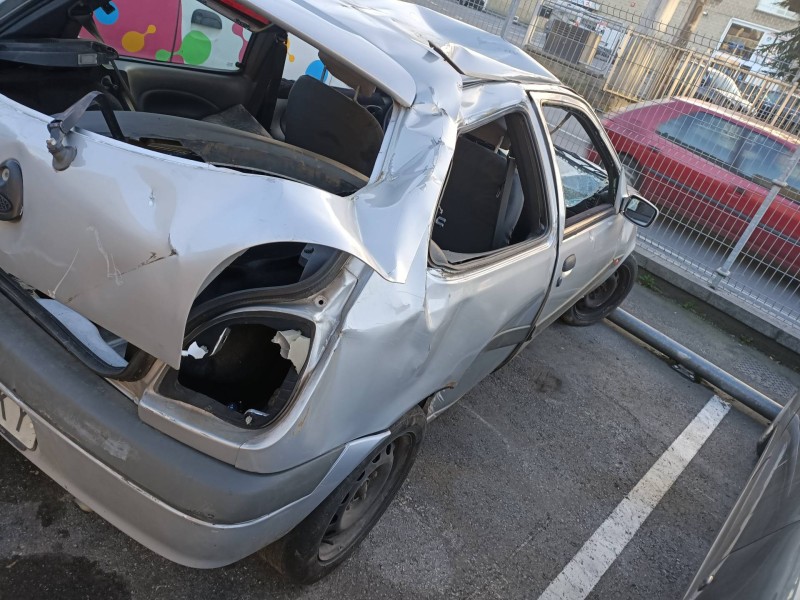 ford fiesta berlina (dx) del año 2001