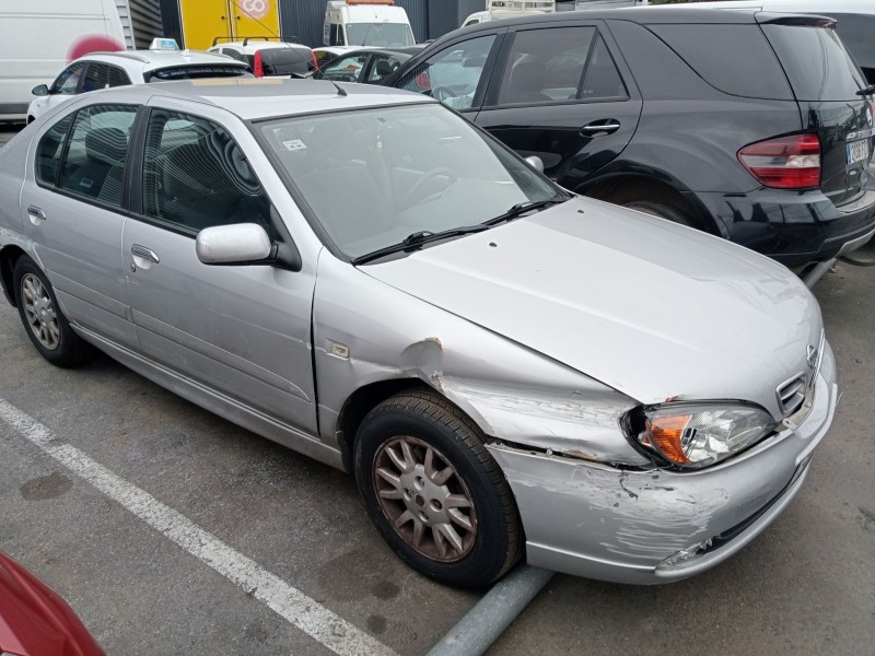 nissan primera hatchback (p11) del año 2001