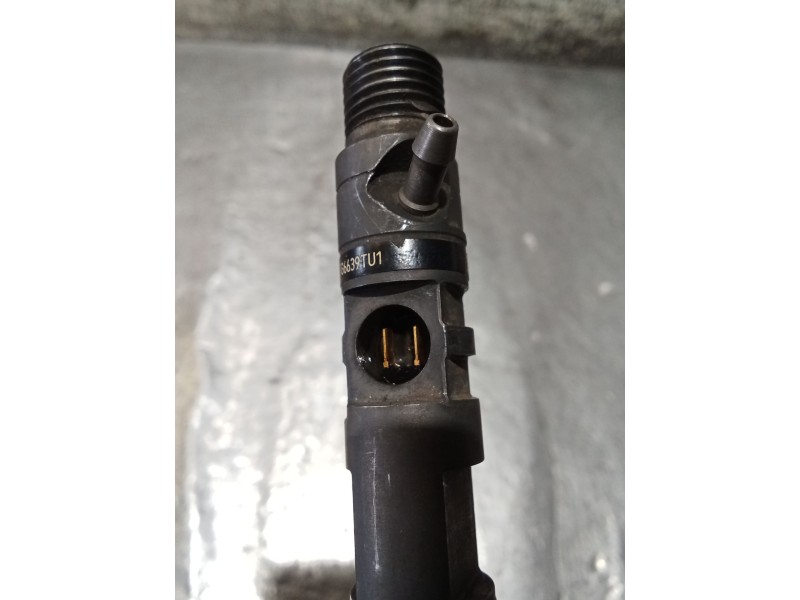 Recambio de inyector para hyundai terracan (hp) 2.9 crdi 4wd referencia OEM IAM 0999GZ21W05 EJBR03902D DELPHI