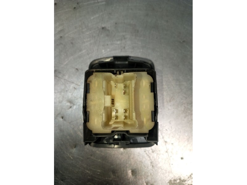 Recambio de mando elevalunas delantero izquierdo para dacia dokker monospace (ke_) 1.5 dci (keaj, keah) referencia OEM IAM 25411