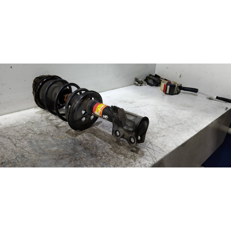 Recambio de amortiguador delantero derecho para toyota avensis berlina (t 22) 1.6 luna (5-ptas.) referencia OEM IAM   