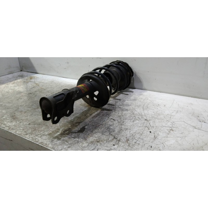 Recambio de amortiguador delantero izquierdo para toyota avensis berlina (t 22) 1.6 luna (5-ptas.) referencia OEM IAM   
