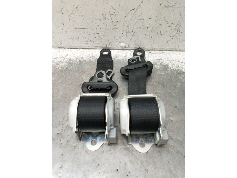 Recambio de juego cinturones trasero para toyota aygo (_b4_) 1.0 (kgb40) referencia OEM IAM  5P 2014