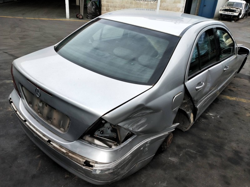 mercedes clase c (w203) berlina del año 2002