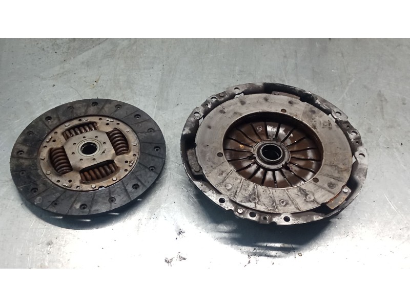 Recambio de kit embrague para peugeot 406 coupé (8c) 2.2 hdi referencia OEM IAM 701550  00