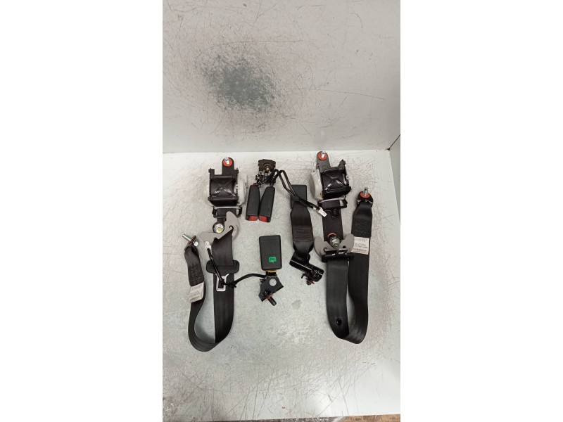 Recambio de juego cinturones trasero para ssangyong tivoli 1.6 turbodiesel cat referencia OEM IAM 7560635000 7560735000 
