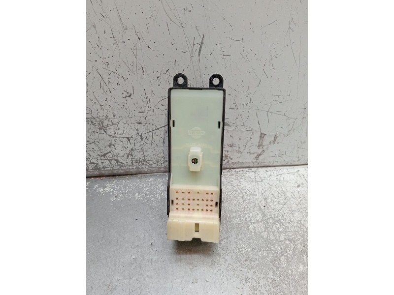 Recambio de mando elevalunas delantero izquierdo para nissan primera hatchback (p11) 1.6 16v referencia OEM IAM   1999 4P