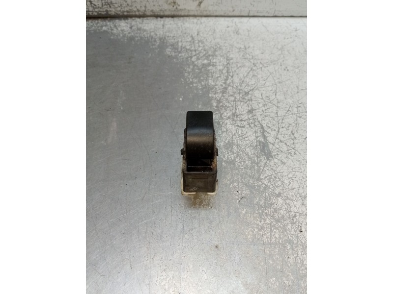 Recambio de mando elevalunas delantero derecho para nissan primera hatchback (p11) 1.6 16v referencia OEM IAM   1999 4P