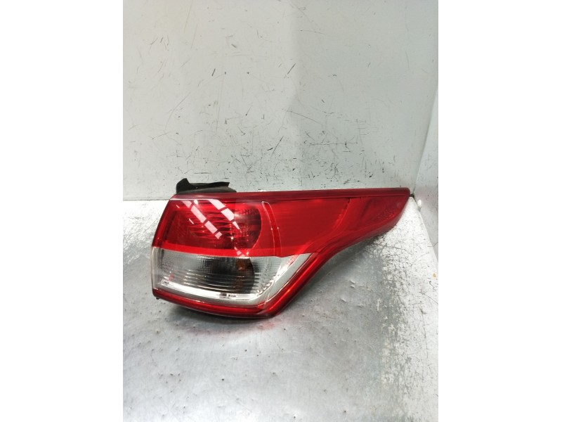 Recambio de piloto trasero derecho para ford kuga (cbs) trend referencia OEM IAM 99021842  2013