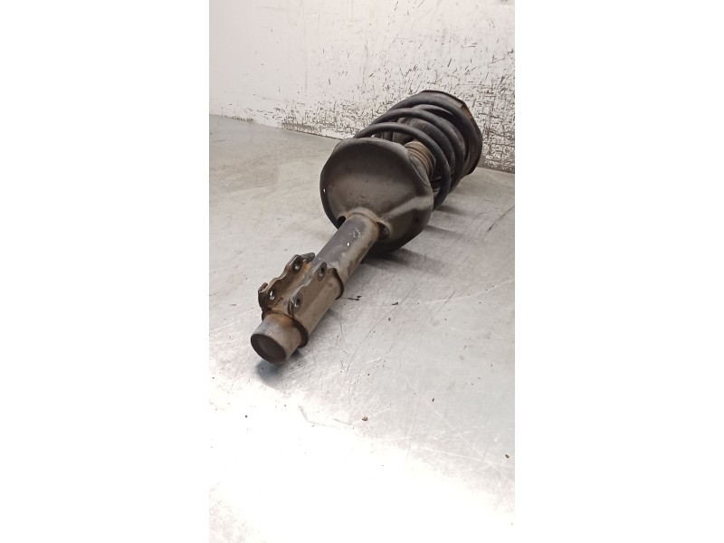 Recambio de amortiguador delantero derecho para nissan serena (c23) 2.3 d referencia OEM IAM   92