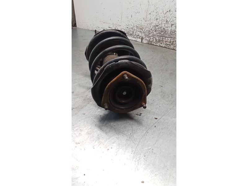 Recambio de amortiguador delantero derecho para nissan serena (c23) 2.3 d referencia OEM IAM   92