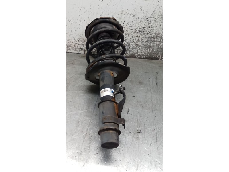 Recambio de amortiguador delantero derecho para nissan serena (c23) 2.3 d referencia OEM IAM   92
