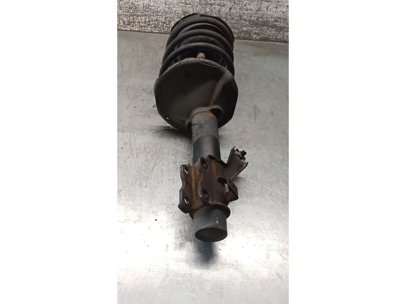 Recambio de amortiguador delantero izquierdo para nissan serena (c23) 2.3 d referencia OEM IAM   92