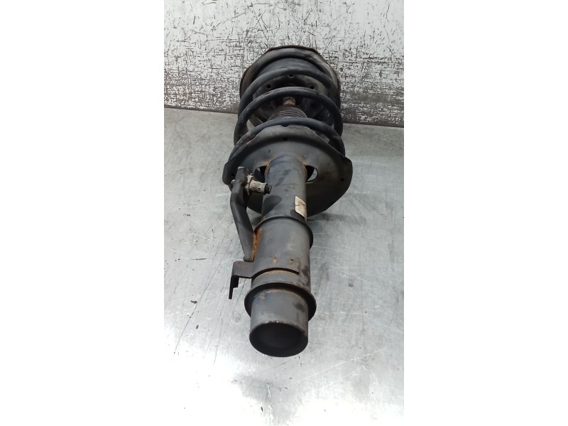 Recambio de amortiguador delantero izquierdo para nissan serena (c23) 2.3 d referencia OEM IAM   92