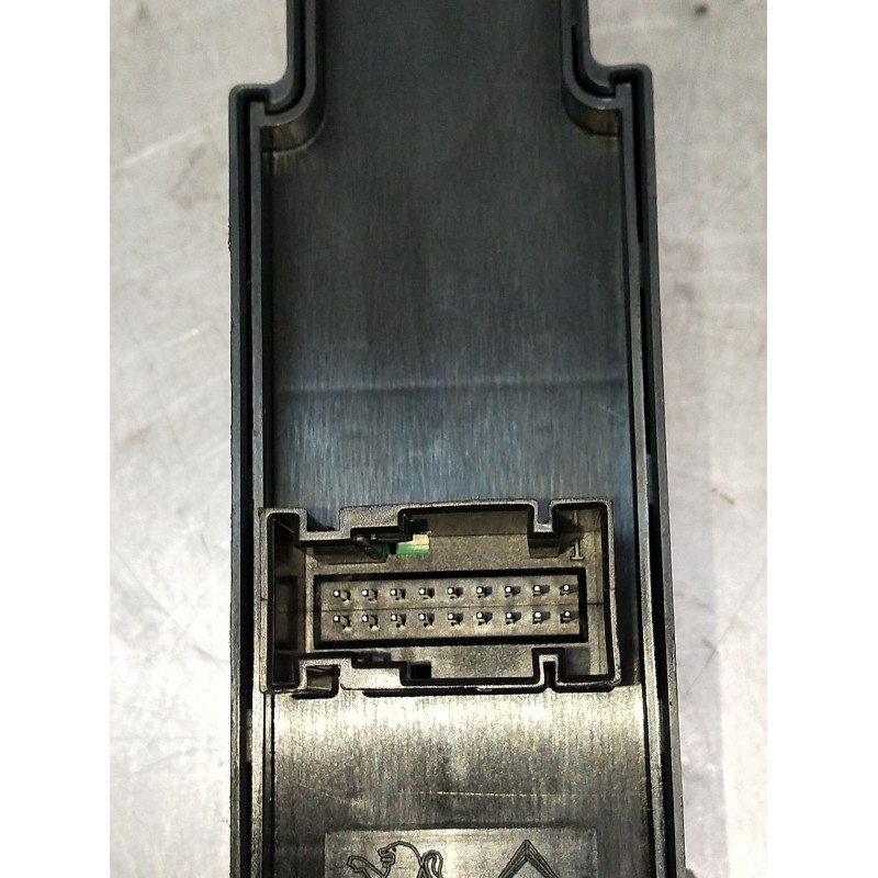 Recambio de mando elevalunas delantero izquierdo para citroën c4 ii (nc_) 1.6 hdi 110 referencia OEM IAM 30170385 5P 2010