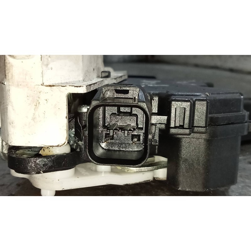 Recambio de motor cierre centralizado trasero derecho para citroen c-crosser 2.2 hdi fap cat referencia OEM IAM   