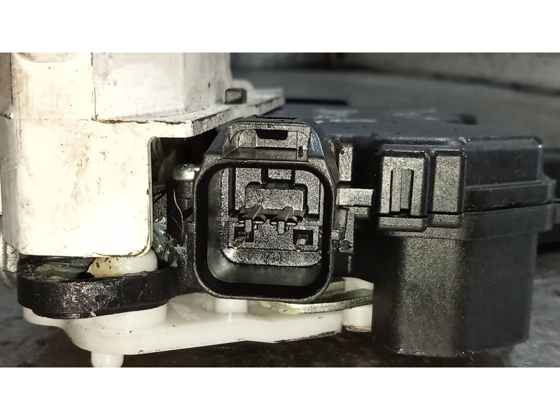 Recambio de motor cierre centralizado trasero derecho para citroen c-crosser 2.2 hdi fap cat referencia OEM IAM   