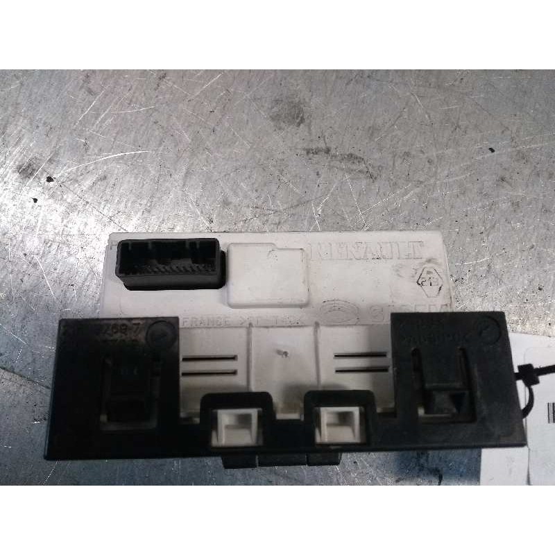 Recambio de pantalla multifuncion para renault megane ii berlina 5p confort dynamique referencia OEM IAM 8200350498A  