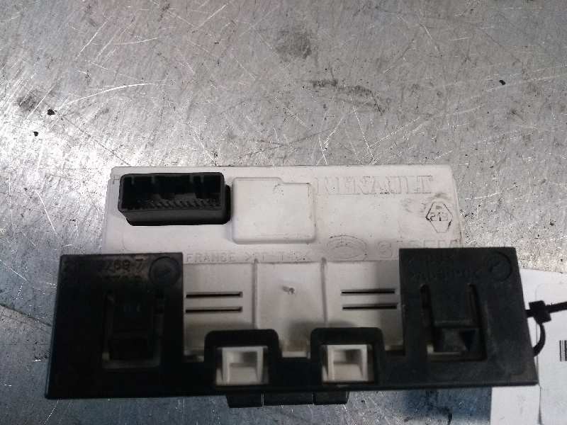 Recambio de pantalla multifuncion para renault megane ii berlina 5p confort dynamique referencia OEM IAM 8200350498A  