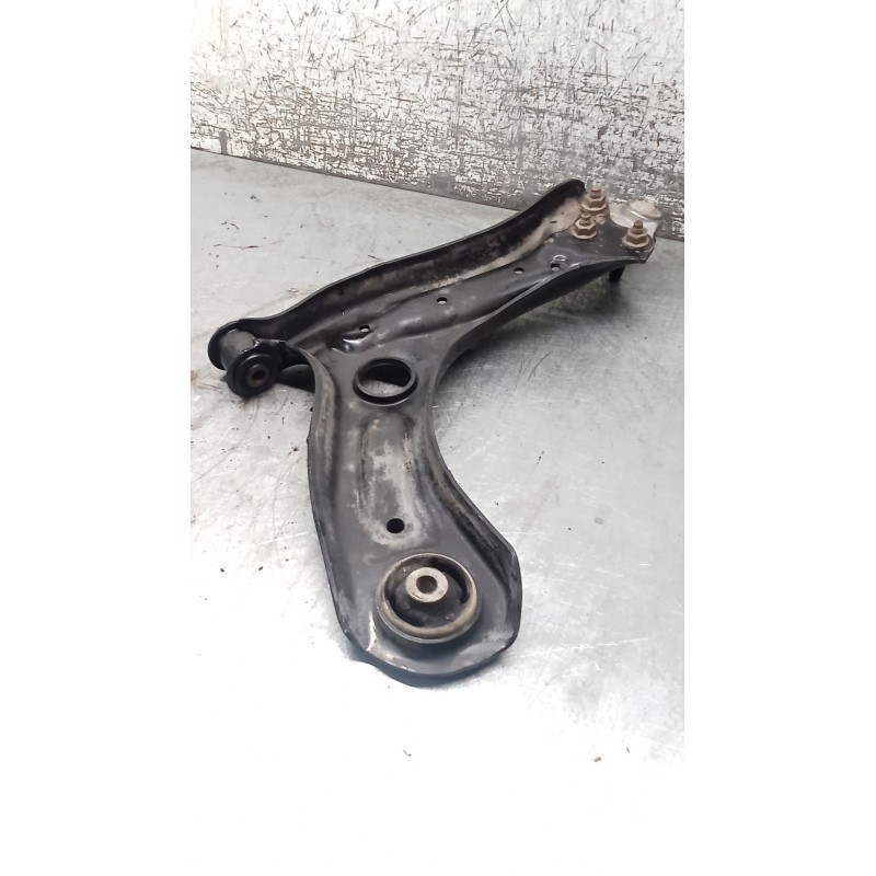 Recambio de brazo suspension inferior delantero izquierdo para skoda rapid (nh3, nk3, nk6) 1.6 tdi referencia OEM IAM 6R0407151F