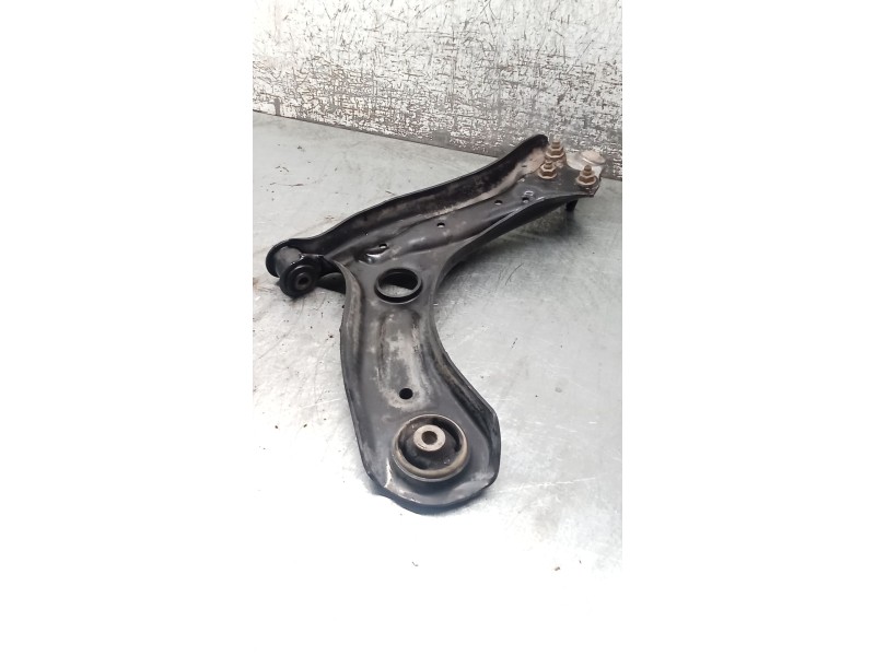 Recambio de brazo suspension inferior delantero izquierdo para skoda rapid (nh3, nk3, nk6) 1.6 tdi referencia OEM IAM 6R0407151F