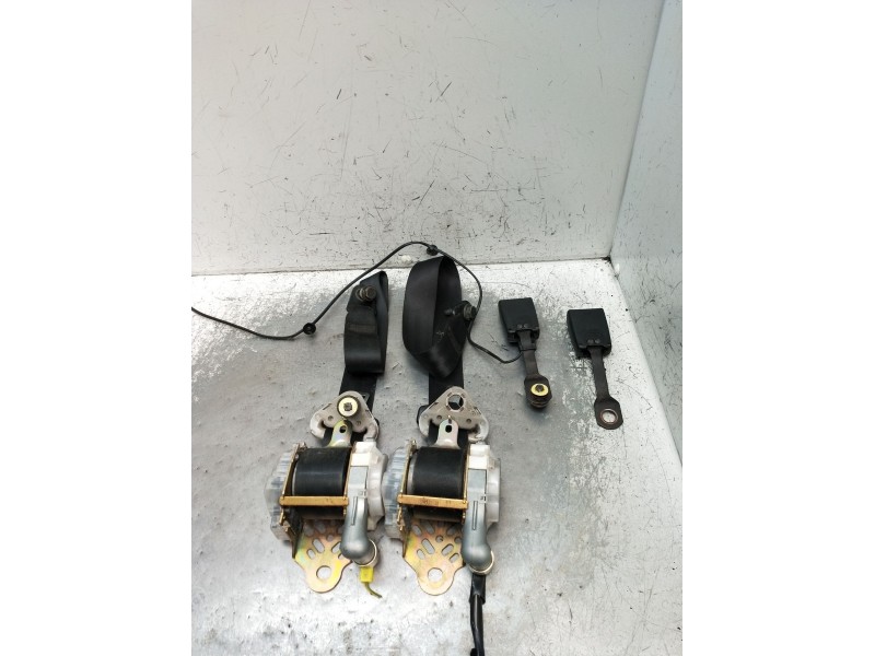 Recambio de juego cinturones delantero para nissan micra iii (k12) 1.2 16v referencia OEM IAM  3P 2003