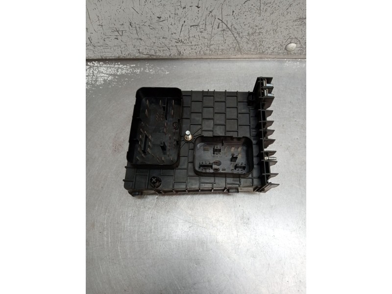 Recambio de caja reles / fusibles para volkswagen golf v berlina (1k1) referencia OEM IAM 1K0937124K  2003