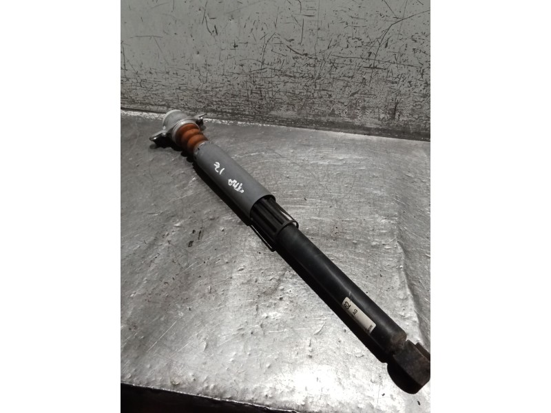 Recambio de amortiguador trasero izquierdo para audi a3 sportback (8va) ambiente referencia OEM IAM   