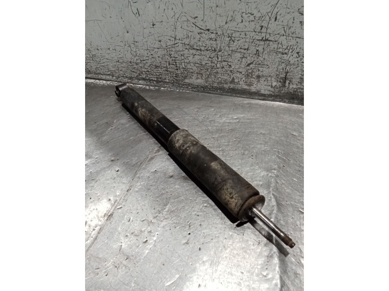 Recambio de amortiguador trasero derecho para kia sorento i (jc) 2.5 crdi referencia OEM IAM   