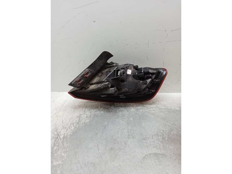 Recambio de piloto trasero izquierdo para audi a3 sportback (8va) ambiente referencia OEM IAM 8V4945095D 811001025048V4945095D L