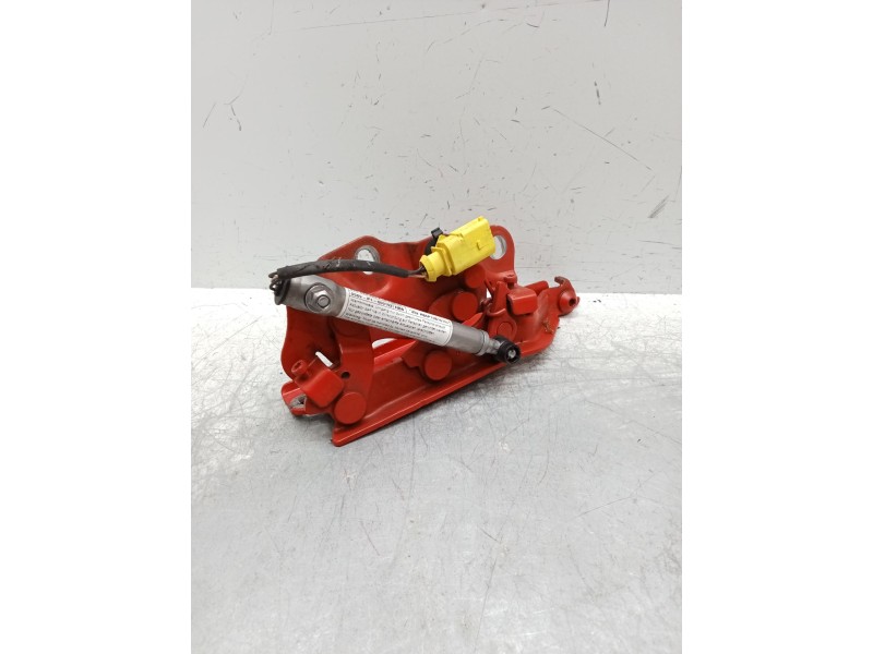 Recambio de bisagra capot para audi a3 sportback (8va) ambiente referencia OEM IAM 8V0823301F 8V0823823f 0589P1000192