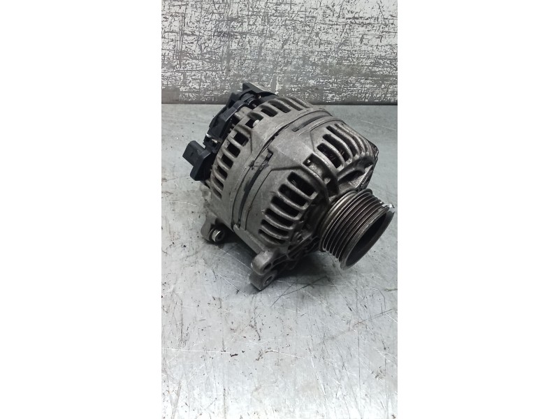 Recambio de alternador para volkswagen transporter t4 furgoneta (70a, 70h, 7da, 7dh, 70j) 2.5 tdi referencia OEM IAM 0124515035 