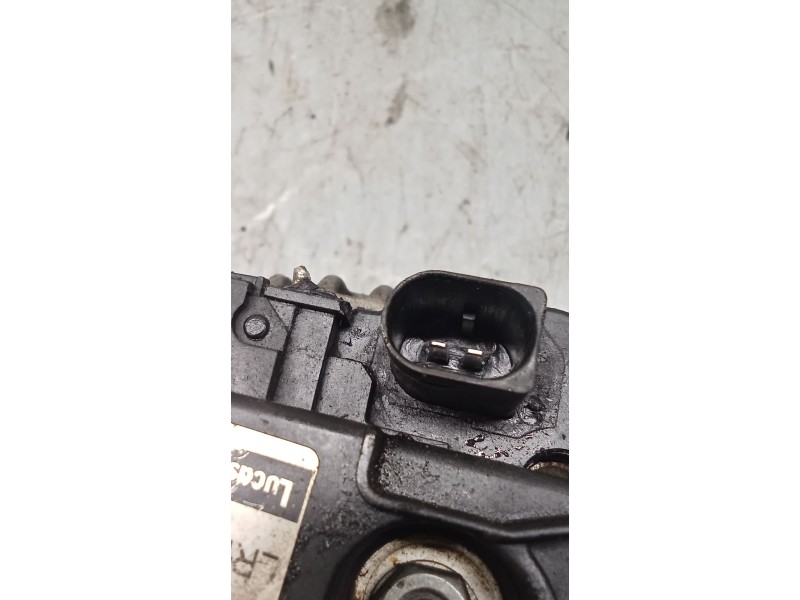 Recambio de alternador para volkswagen transporter t4 furgoneta (70a, 70h, 7da, 7dh, 70j) 2.5 tdi referencia OEM IAM 0124515035 