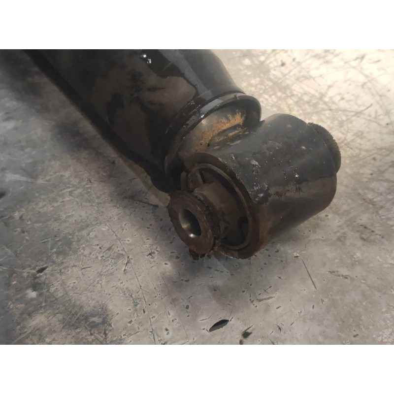 Recambio de amortiguador trasero derecho para renault scenic iii authentique referencia OEM IAM 562100018R  