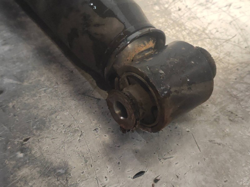 Recambio de amortiguador trasero derecho para renault scenic iii authentique referencia OEM IAM 562100018R  