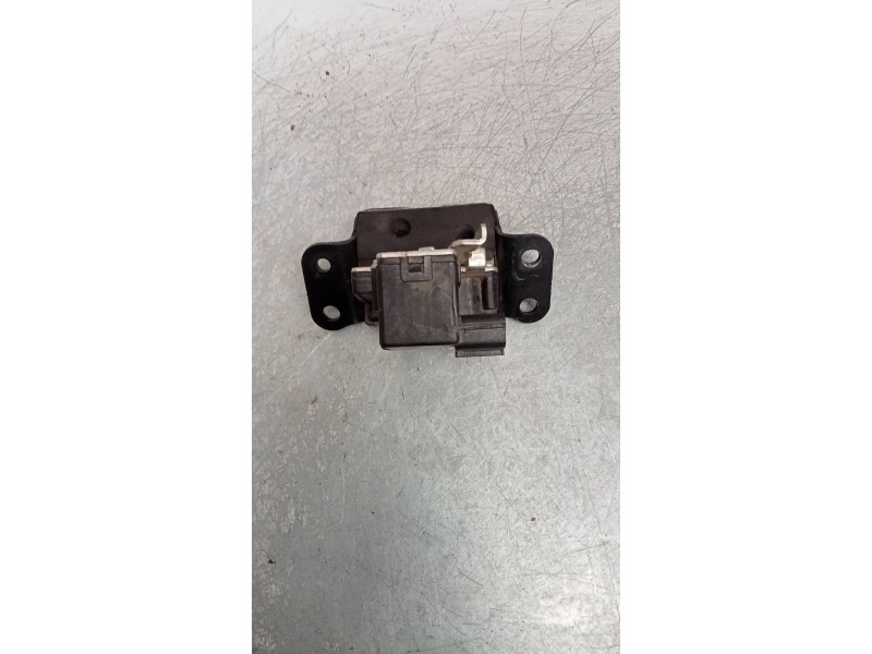 Recambio de motor cierre centralizado porton para ssangyong tivoli 1.6 turbodiesel cat referencia OEM IAM 7132035001  