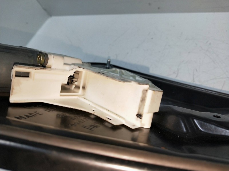 Recambio de elevalunas trasero izquierdo para land rover discovery v6 td se referencia OEM IAM CVH500130  5P