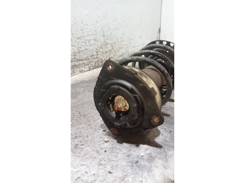 Recambio de amortiguador delantero izquierdo para renault clio grandtour exception referencia OEM IAM 8200676024 03071000608 