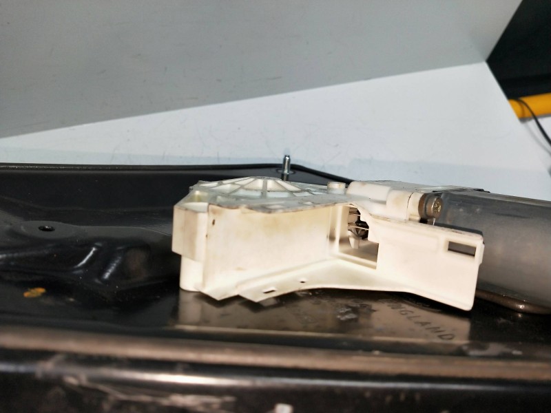 Recambio de elevalunas trasero derecho para land rover discovery v6 td se referencia OEM IAM CVH500120  5P