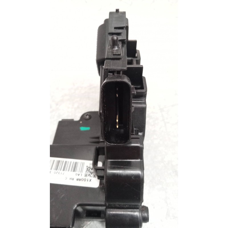 Recambio de motor cierre centralizado trasero derecho para ssangyong tivoli 1.6 turbodiesel cat referencia OEM IAM 7132035001  