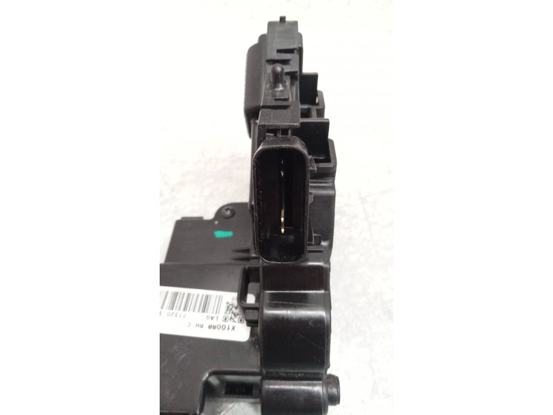 Recambio de motor cierre centralizado trasero derecho para ssangyong tivoli 1.6 turbodiesel cat referencia OEM IAM 7132035001  