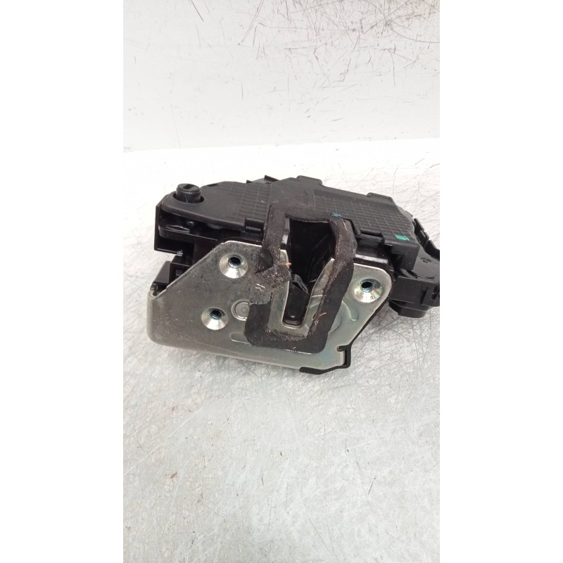 Recambio de motor cierre centralizado trasero derecho para ssangyong tivoli 1.6 turbodiesel cat referencia OEM IAM 7132035001  