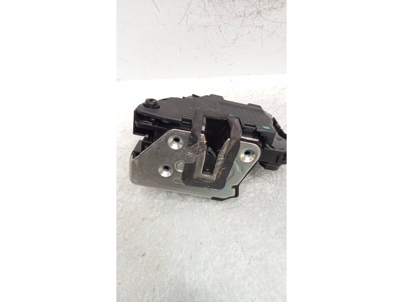 Recambio de motor cierre centralizado trasero derecho para ssangyong tivoli 1.6 turbodiesel cat referencia OEM IAM 7132035001  