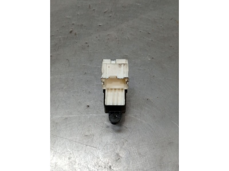 Recambio de mando elevalunas delantero derecho para suzuki ignis (/mf) gle referencia OEM IAM 18317R  2018 5P