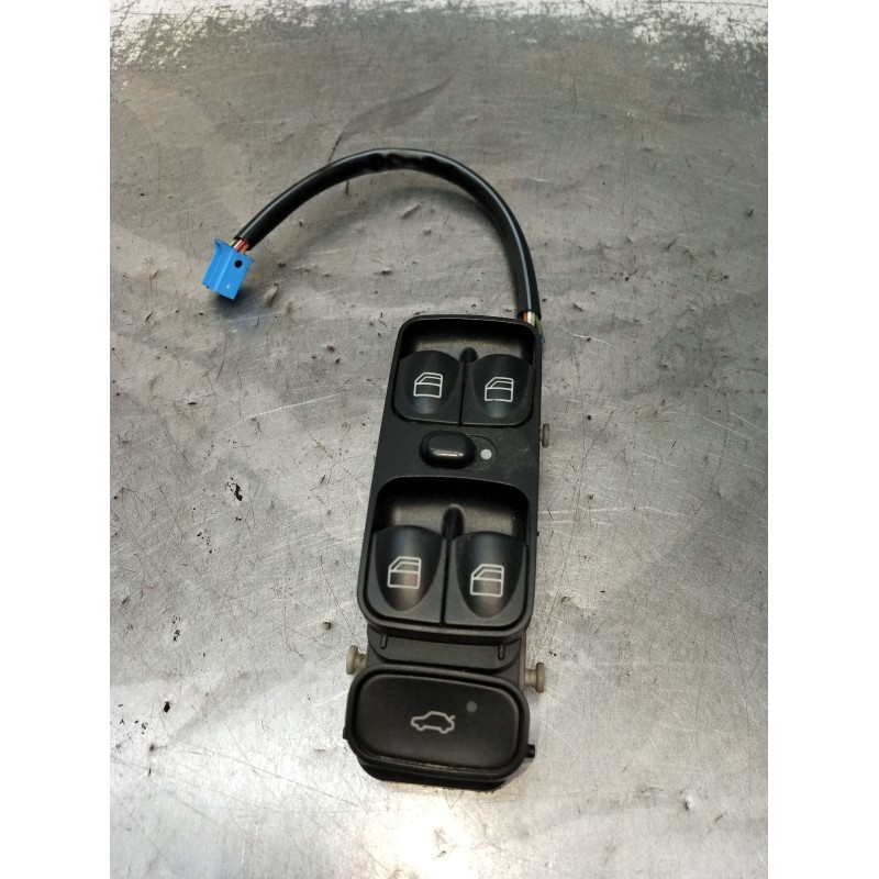 Recambio de mando elevalunas delantero izquierdo para mercedes-benz clase c (w203) c 220 cdi (203.006) referencia OEM IAM A20382