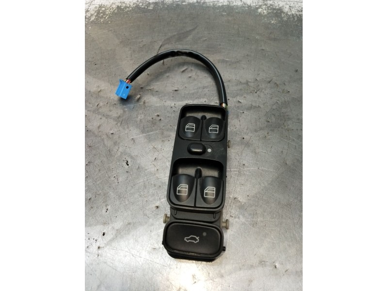 Recambio de mando elevalunas delantero izquierdo para mercedes-benz clase c (w203) c 220 cdi (203.006) referencia OEM IAM A20382