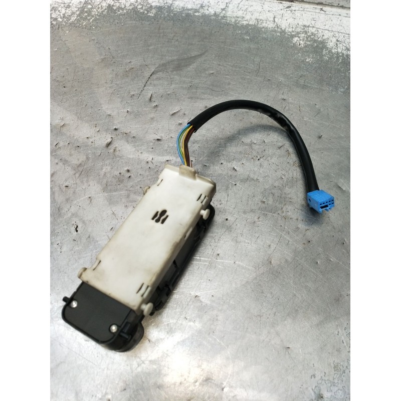 Recambio de mando elevalunas delantero izquierdo para mercedes-benz clase c (w203) c 220 cdi (203.006) referencia OEM IAM A20382