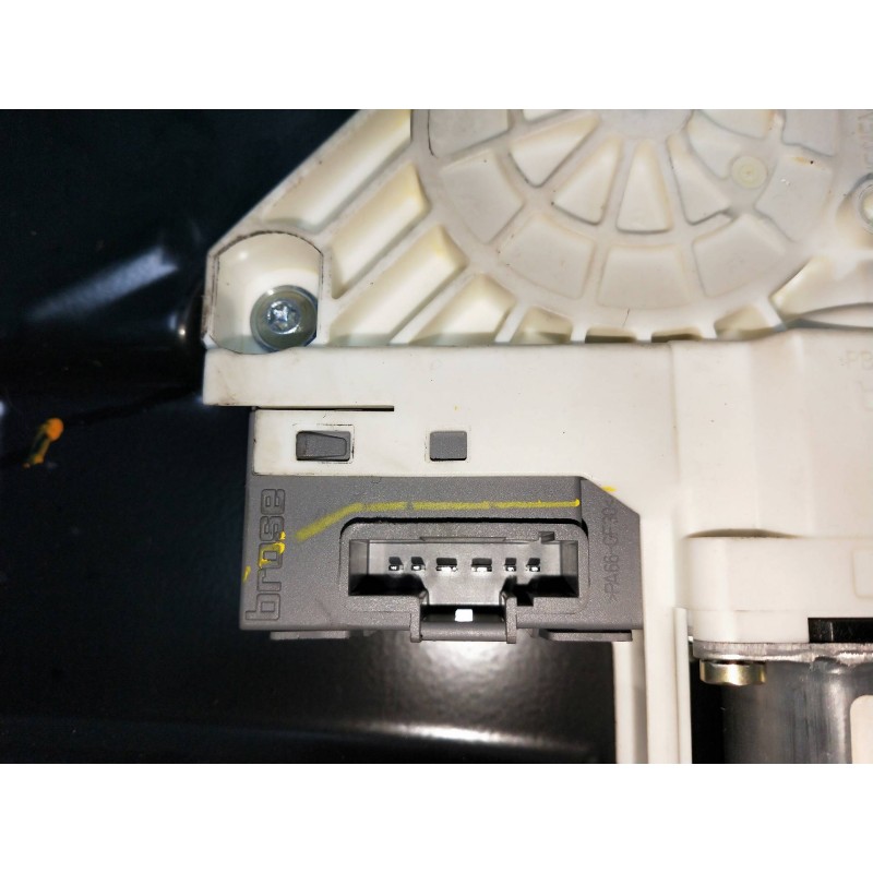 Recambio de elevalunas delantero derecho para land rover discovery v6 td se referencia OEM IAM CUR1111 995077 CUH500103 5P