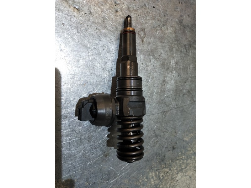 Recambio de inyector para skoda superb (3u4) classic referencia OEM IAM 038130073AG 0414720215 BOSCH